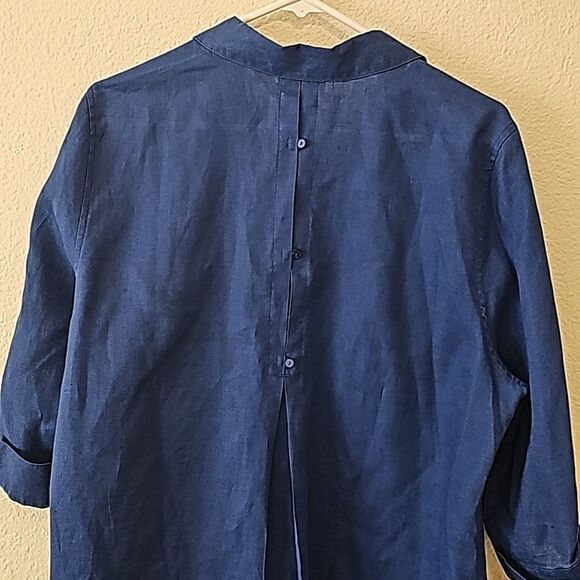 Chicos No-Iron Linen Loop-Back Tunic in blue 2 / Large - Picture 6 of 10